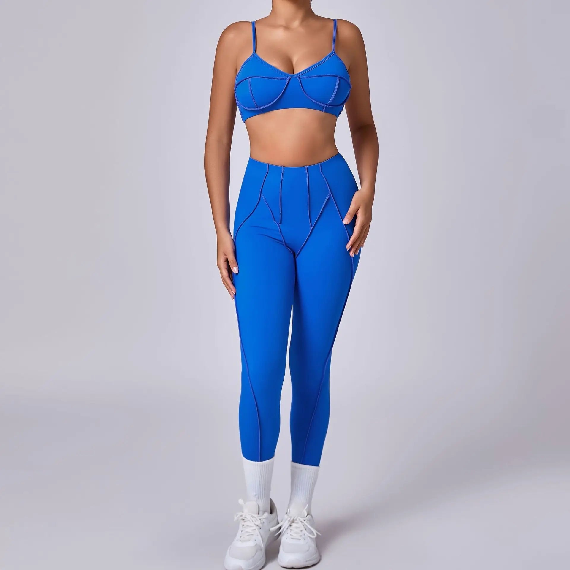 Conjunto desportivo com costuras contrastantes NI NSPIRE