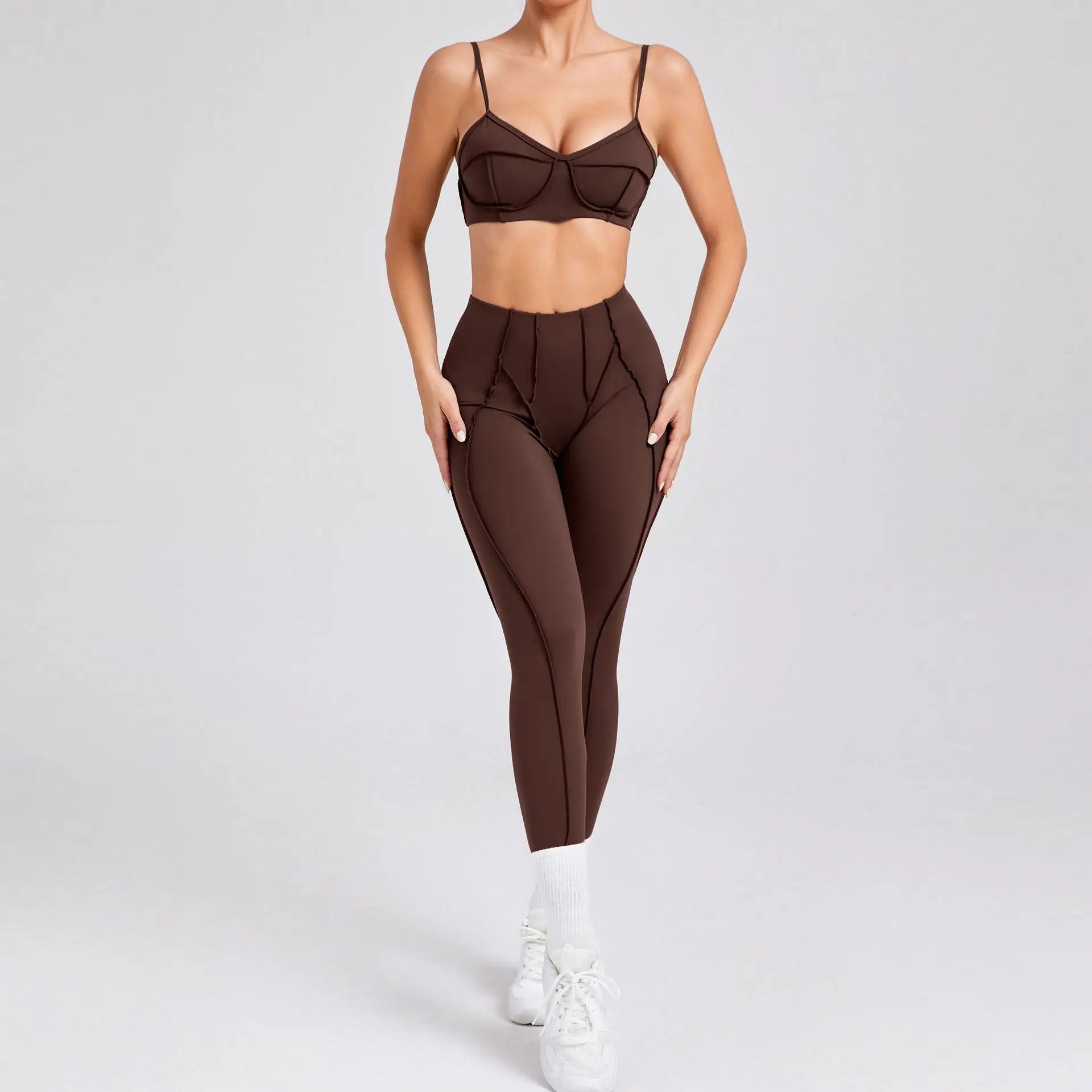 Conjunto desportivo com costuras contrastantes NI NSPIRE