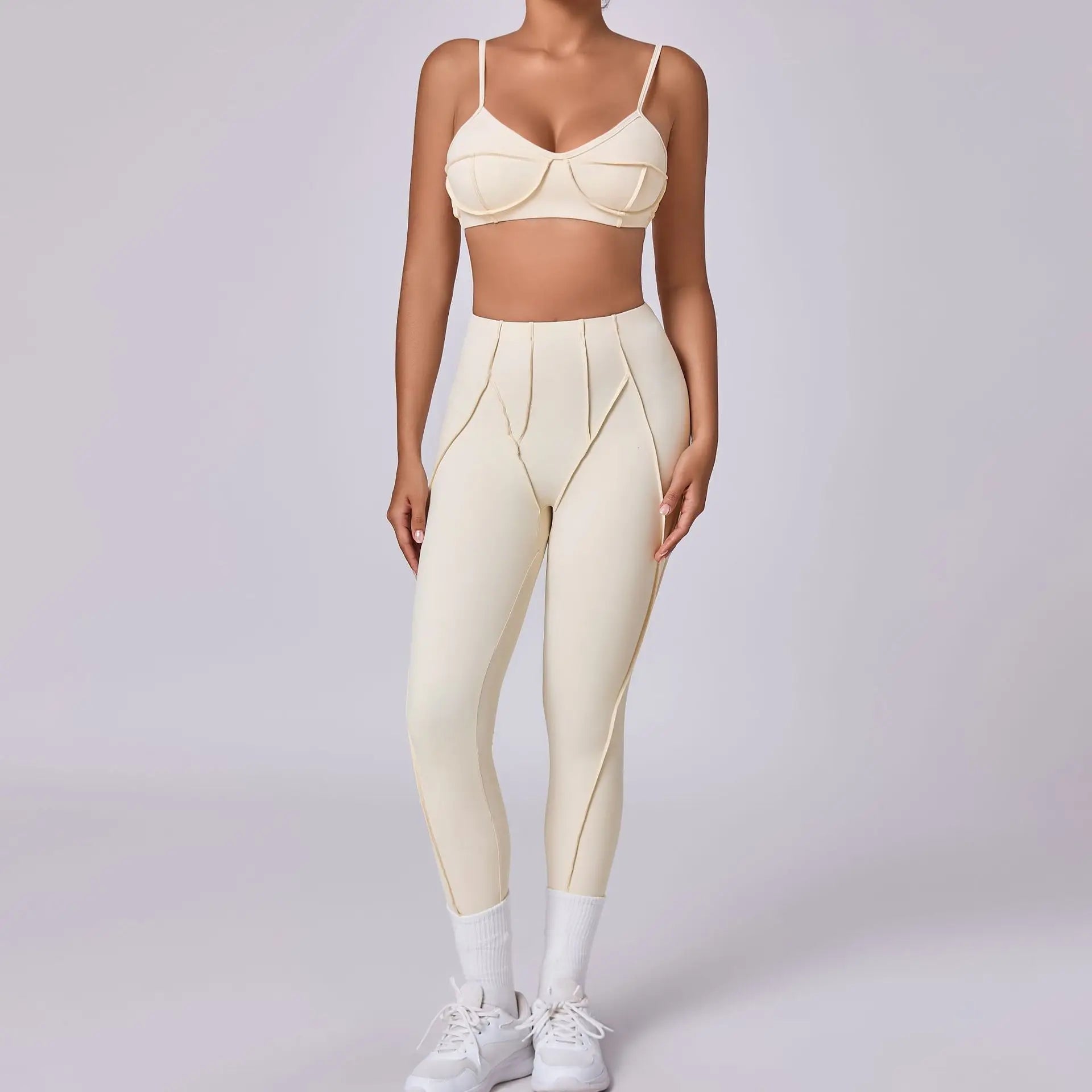 Conjunto desportivo com costuras contrastantes NI NSPIRE