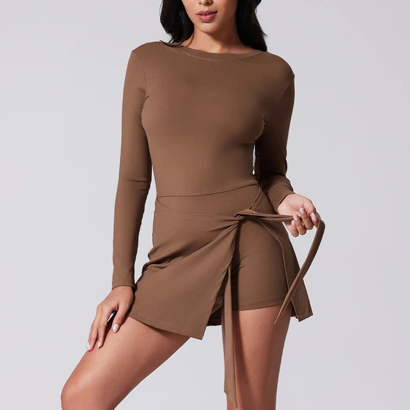 Vestido com sobreposição e laço