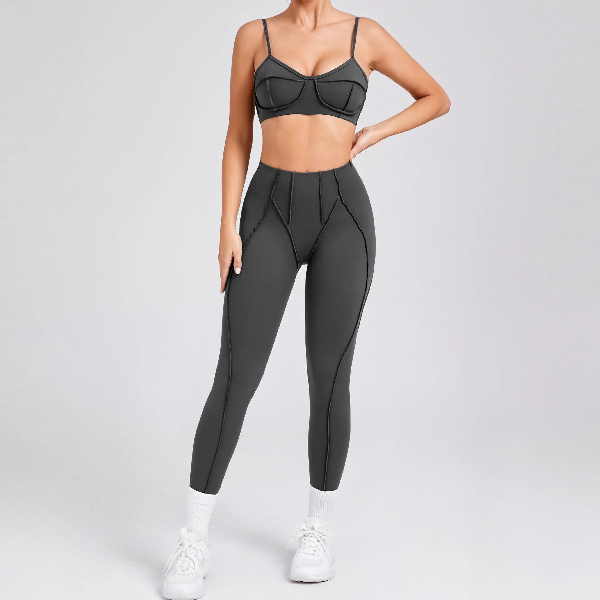 Conjunto desportivo com costuras contrastantes NI NSPIRE